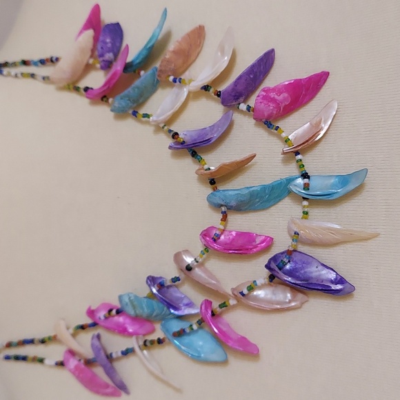 Multicolor Shell Necklace - Picture 5 of 10